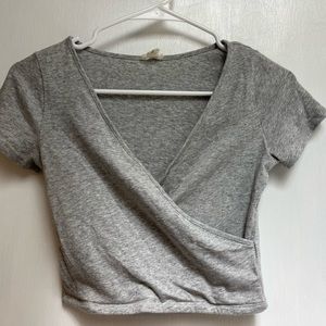 Garage brand, cute crop top in size small, grey color
